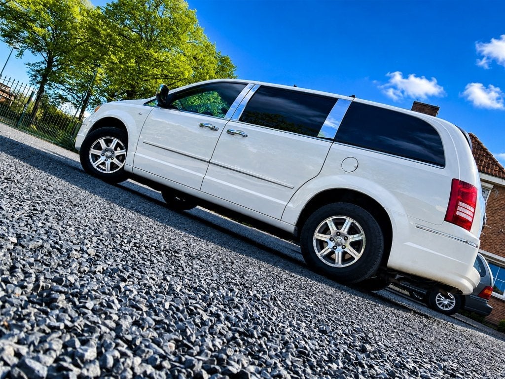 Chrysler Grand Voyager 4.0 V6 LIMITED WHITE 257PK STOW&GO 3x, Automaat, Dealer onderhouden, Gebruikt, Beige