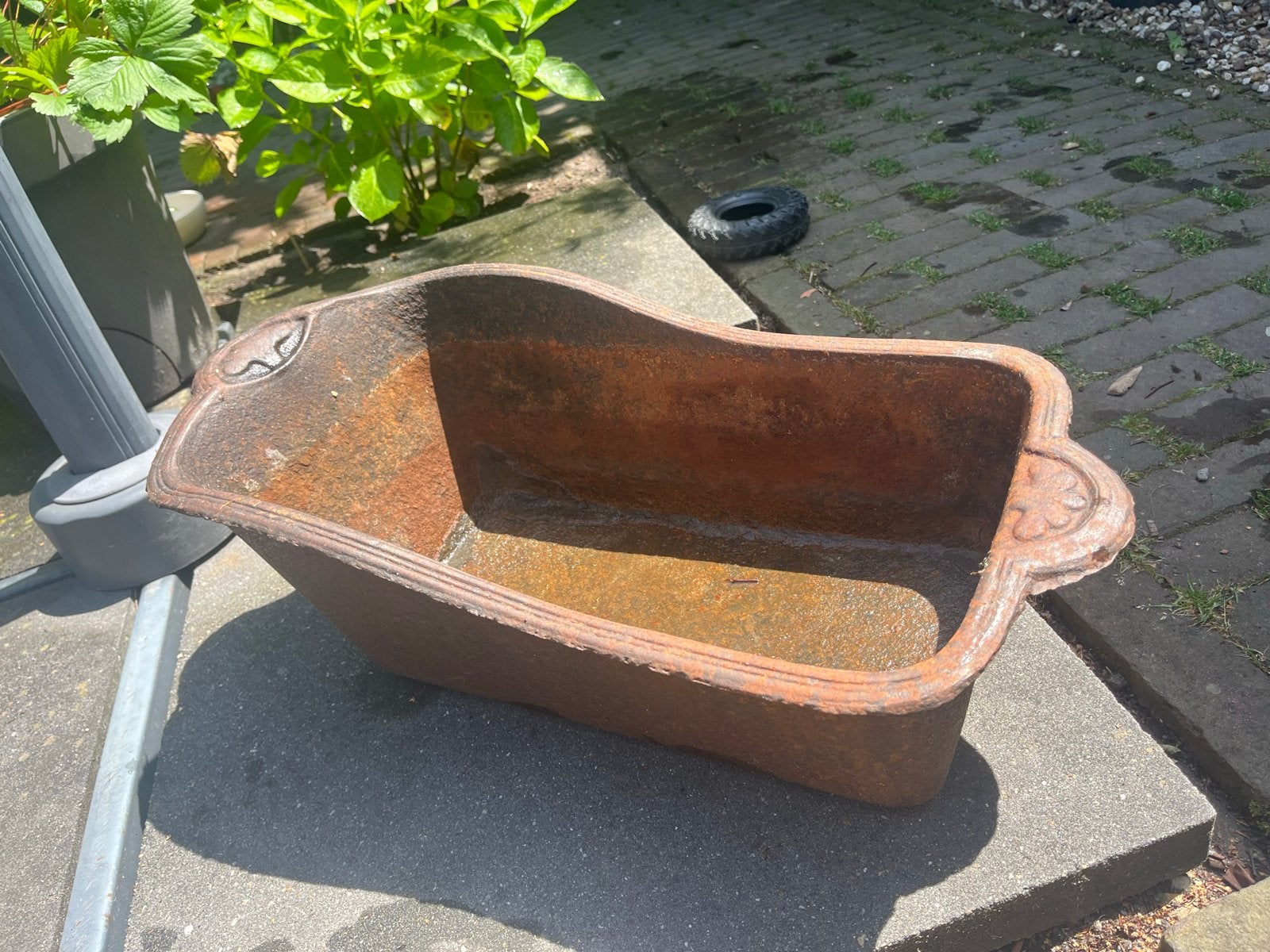 Antieke Gietijzeren Plantenbak - Decoratieve Tuinbak, Tuin en Terras, Bloembakken en Plantenbakken, Gebruikt, Minder dan 30 cm