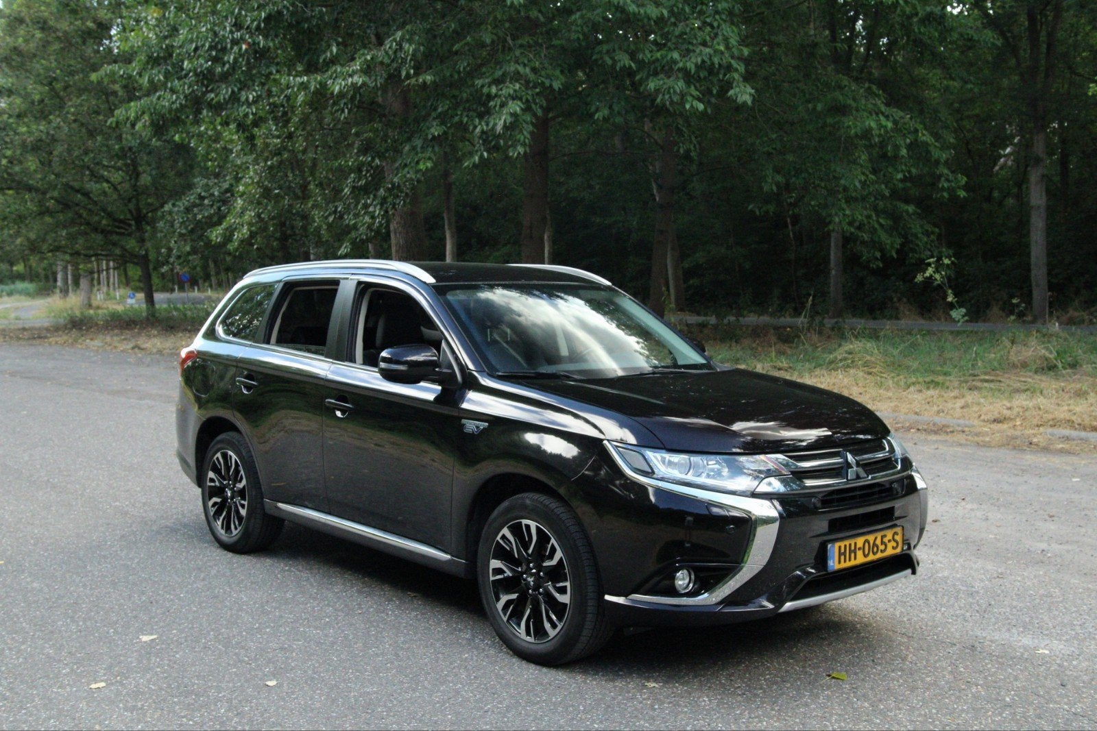 Mitsubishi Outlander 2.0 Dohc Mivec Phev 203pk 4WD CVT 5P, 1998 cc, Outlander, Zwart, 4 cilinders
