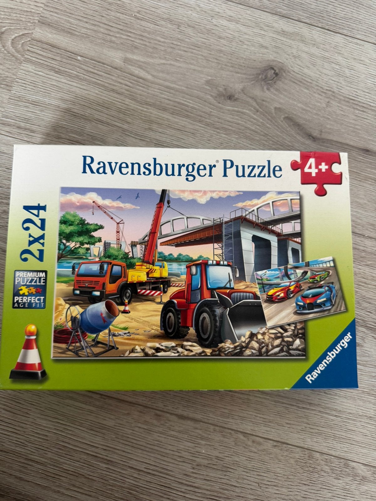 Ravensburger 2 puzzels voertuigen, Ophalen of Verzenden, 10 tot 50 stukjes, Zo goed als nieuw