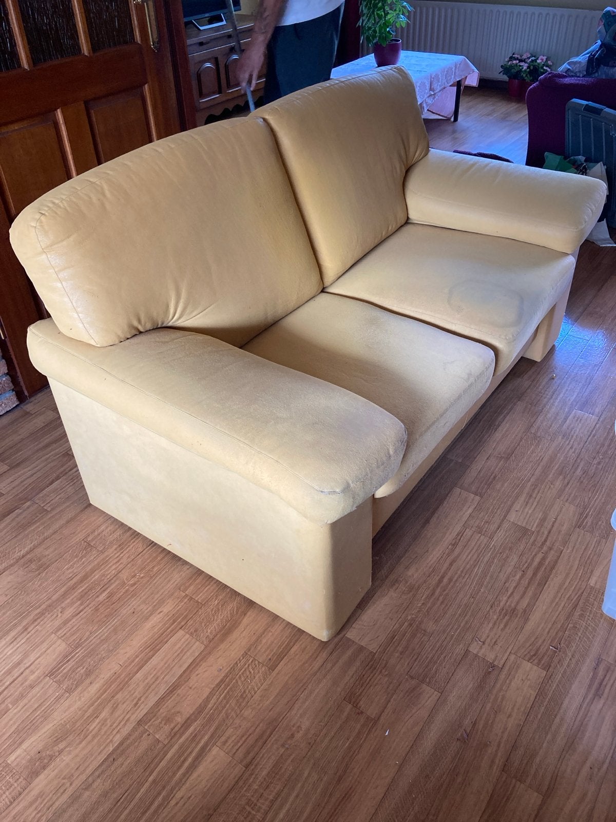 Comfortabele tweepersoonsbank in geel leer, Ophalen, Gebruikt, 150 tot 200 cm, Tweepersoons