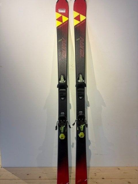 Fischer RC4 The Curv Junior Carveski's lengte 150 cm Netjes, Sport en Fitness, Skiën en Langlaufen, 140 tot 160 cm, Fischer, Ophalen of Verzenden