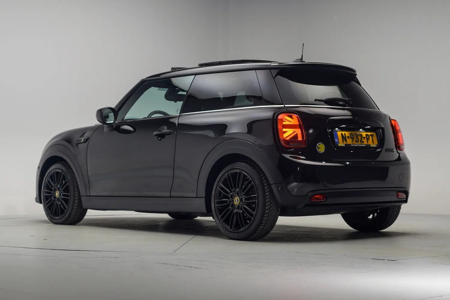 MINI Mini Electric Business Edition 33 kWh Aut. [ Panoramada, Auto's, Automaat, Dealer onderhouden, 0 cilinders, 1340 kg
