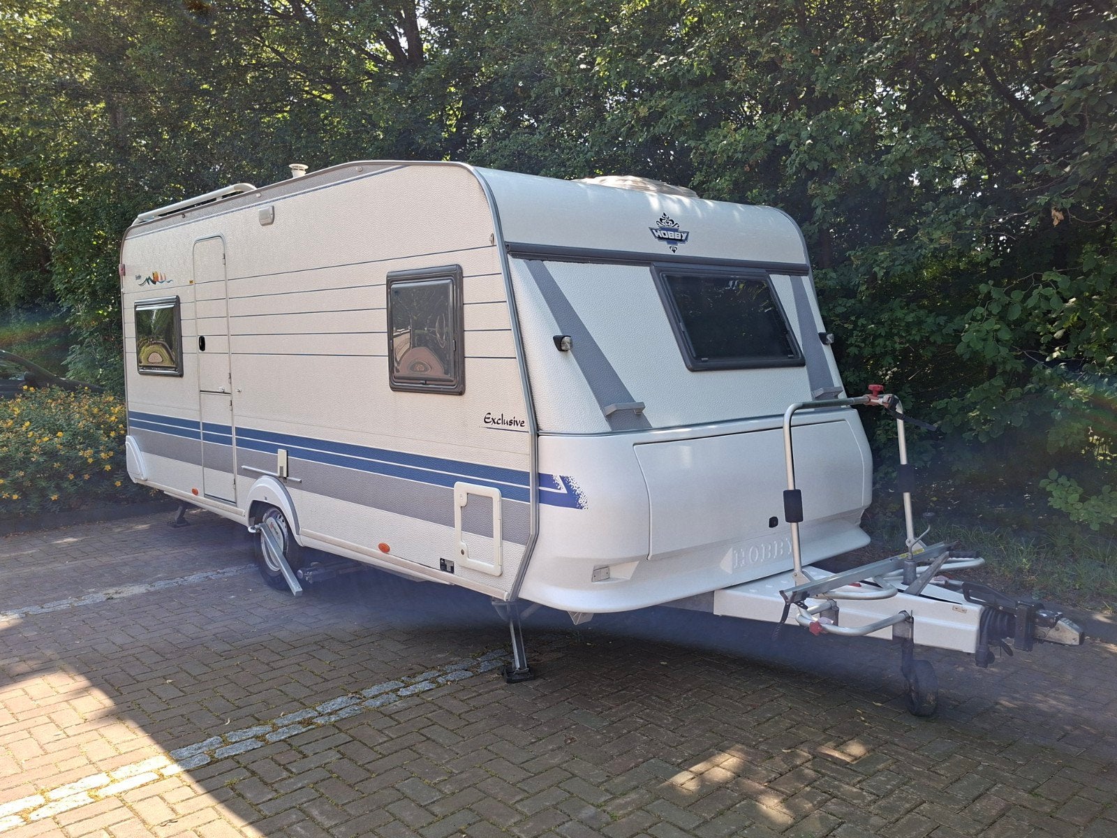 Te koop caravan Hobby 495 UFE Exclusive, Caravans en Kamperen, Caravans, Particulier, tot en met 4, 1000 - 1250 kg, Rondzit, Hobby