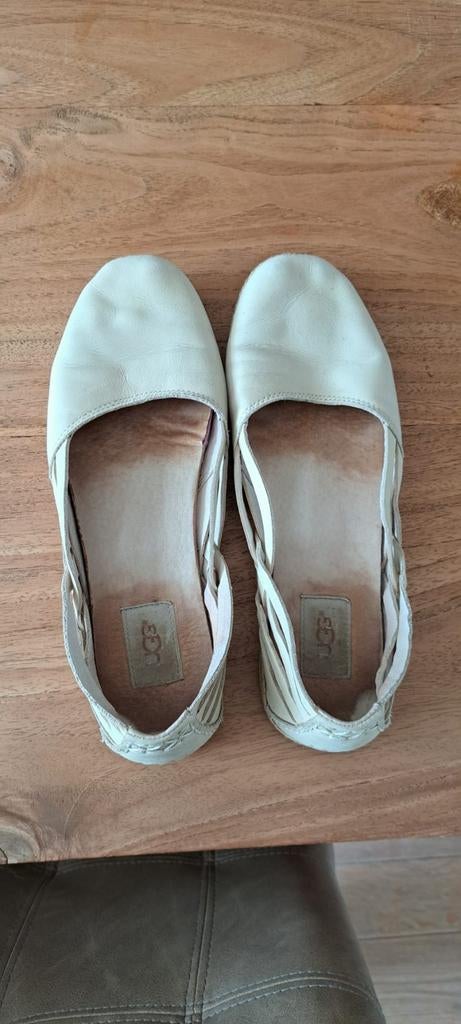 Ugg maat 41 gedragen crème kleur, Ophalen, UGG, Overige kleuren, Instappers