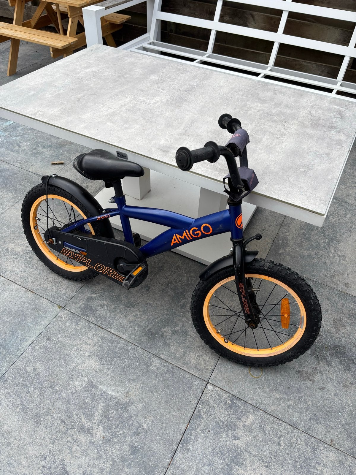 Amigo Explorer 16 inch kinderfiets - Blauw/Oranje, Ophalen of Verzenden, Gebruikt, Terugtraprem, 16 tot 20 inch