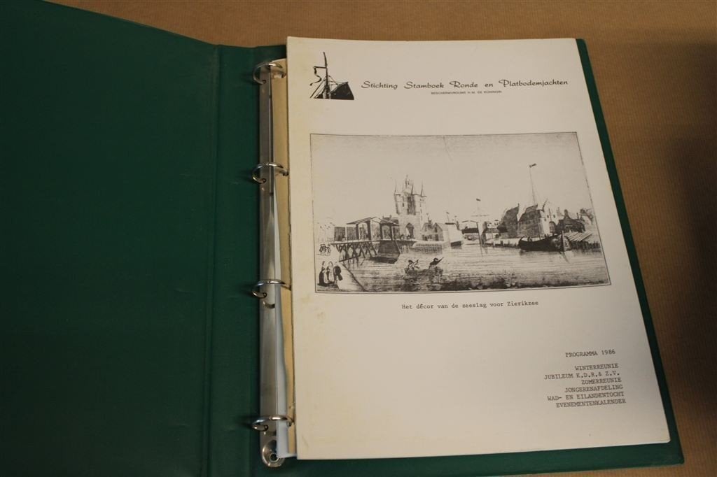 Stichting Stamboek Ronde, Platbodemjachten + jaarverslagen., Boeken, Ophalen of Verzenden, Gelezen