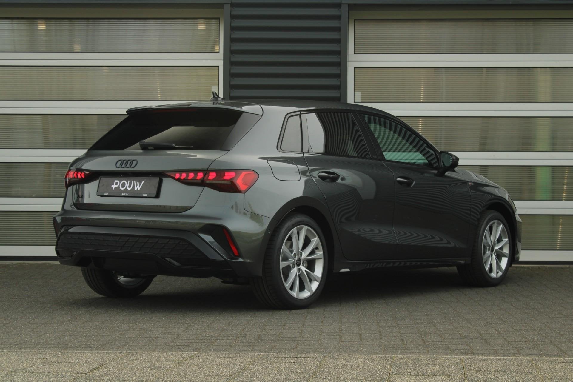 Audi A3 Sportback 35 TFSI 150pk S Edition | Assistentie Pakk, 12 maanden, 1300 kg, 1498 cc, 4 cilinders
