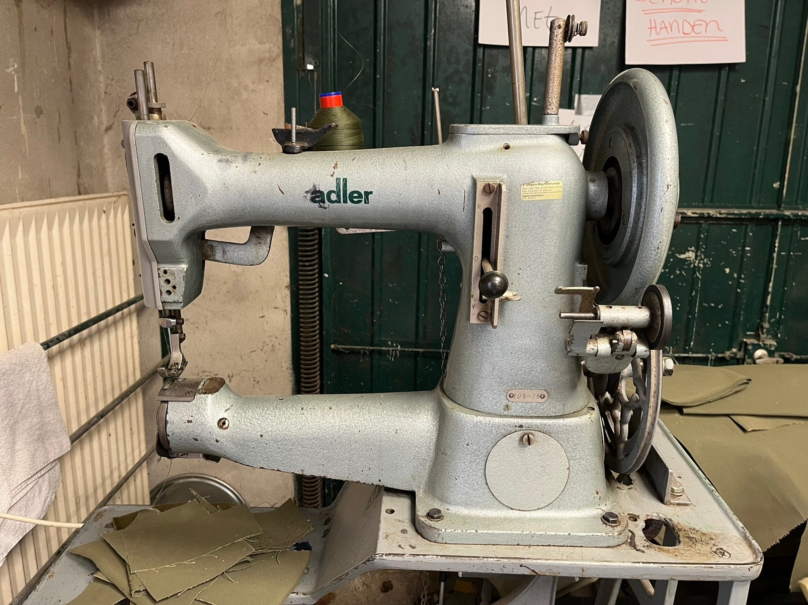 Adler 105-25 industriele naaimachine, Gebruikt, Naaimachine, Industrieel, Ophalen