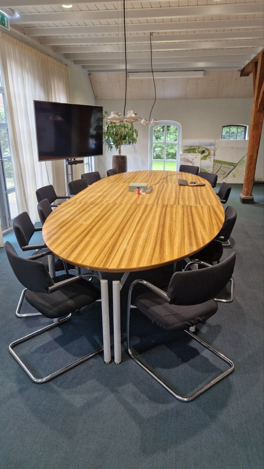 Grote vergadertafel (4.9m x 1.8m) voor 16 personen, Ophalen, Gebruikt