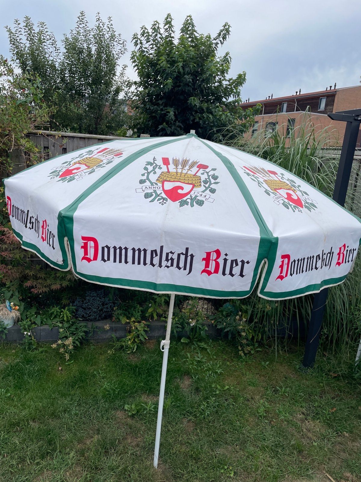 Vintage Dommelsch Bier parasol - Redelijke staat, Tuin en Terras, Ophalen of Verzenden, Gebruikt, 2 tot 3 meter, Stokparasol