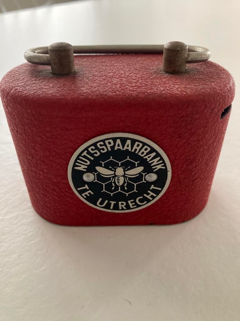 Spaarpot Nutsspaarbank Utrecht Rood, Ophalen of Verzenden, Gebruikt, Metaal of Blik