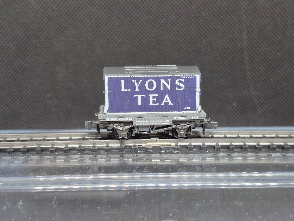 Peco NR-209 - 10ft Conflat & Container "Lyons Tea" (16649), Overige merken, Gebruikt, Gelijkstroom, Wagon