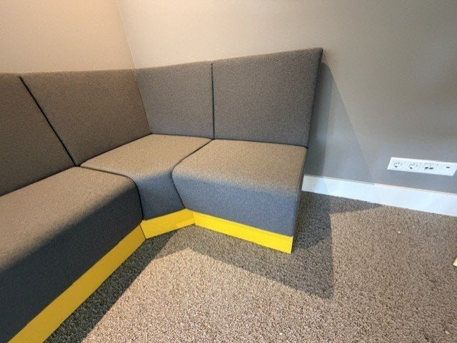Design Hoekbank De’Berenn – Rechts & Links verkrijgbaar, 8st, Hoekbank, Ophalen of Verzenden, Zo goed als nieuw, Stof