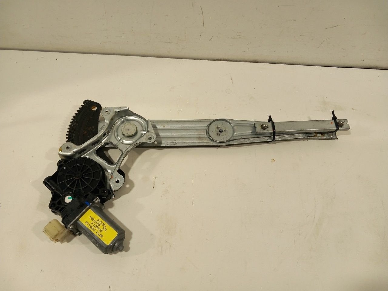 Raammechaniek elektrisch links voor Nissan Note, Onderdelen@venauto.nl, Van der Ven Autorecycling B.V., Gebruikt, Ettenseweg 76, 4706 PB Roosendaal, The Netherlands