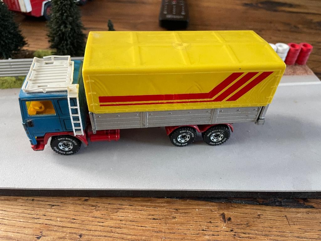 Siku Volvo F12 truck, Hobby en Vrije tijd, Modelauto's | 1:50, Ophalen of Verzenden, Gebruikt, Bus of Vrachtwagen, SIKU