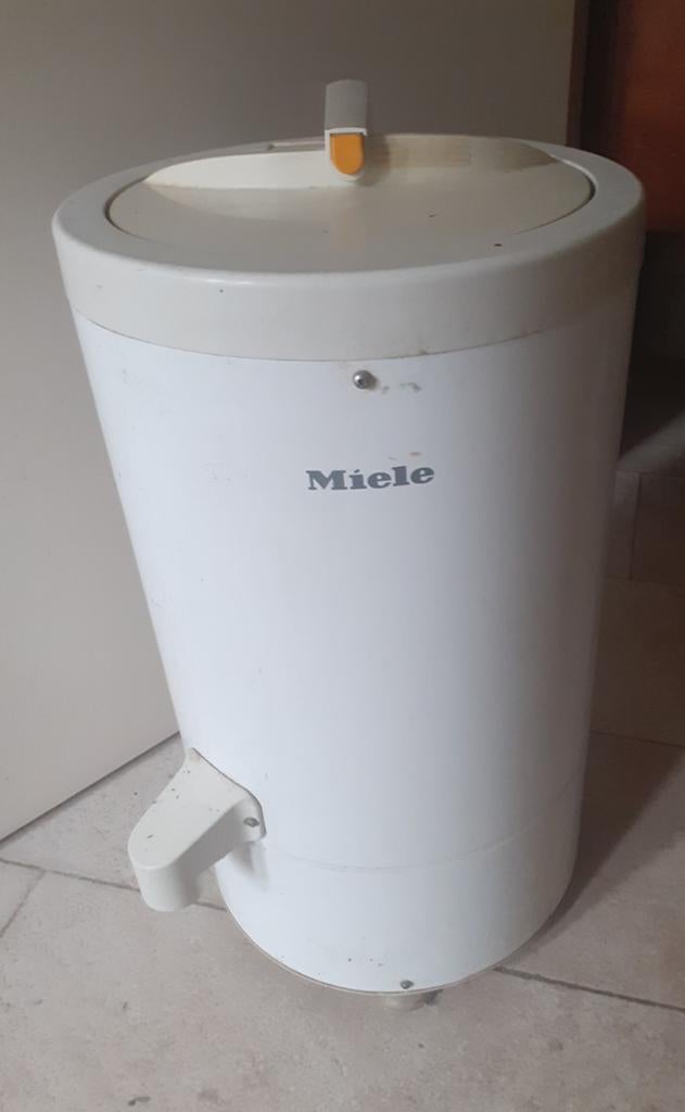 Miele Centrifuge - Goede Staat, 1200 tot 1600 toeren, Gebruikt, Minder dan 4 kg, Bovenlader