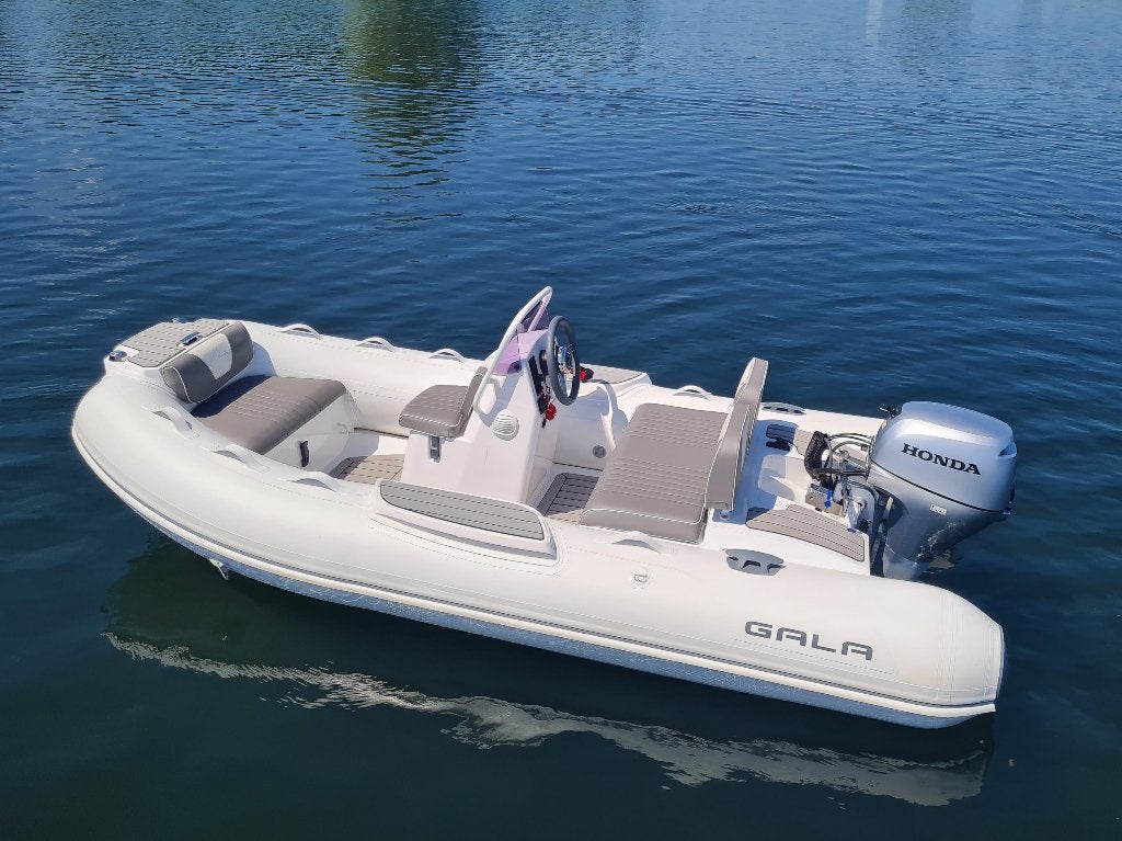 Gala V330 incl.15 pk Honda & ZB-Rib trailer, Watersport en Boten, Rubberboten, Ophalen, Aluminium, 15 pk, Zo goed als nieuw