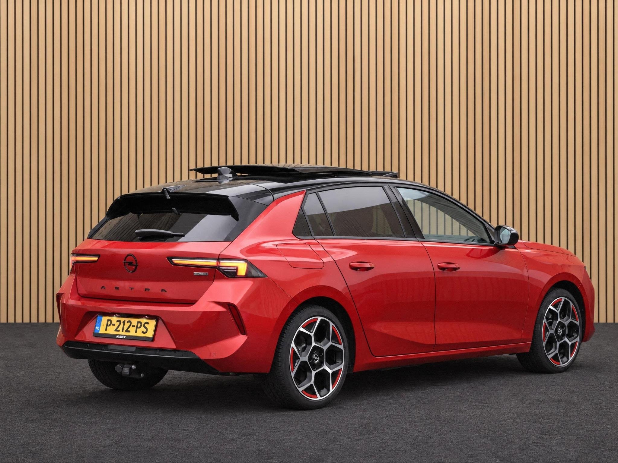 Opel Astra 1.6 Hybrid GS Line | HUD / 360 camera / Pano, Auto's, 12 maanden, Stof, Gebruikt, 4 cilinders