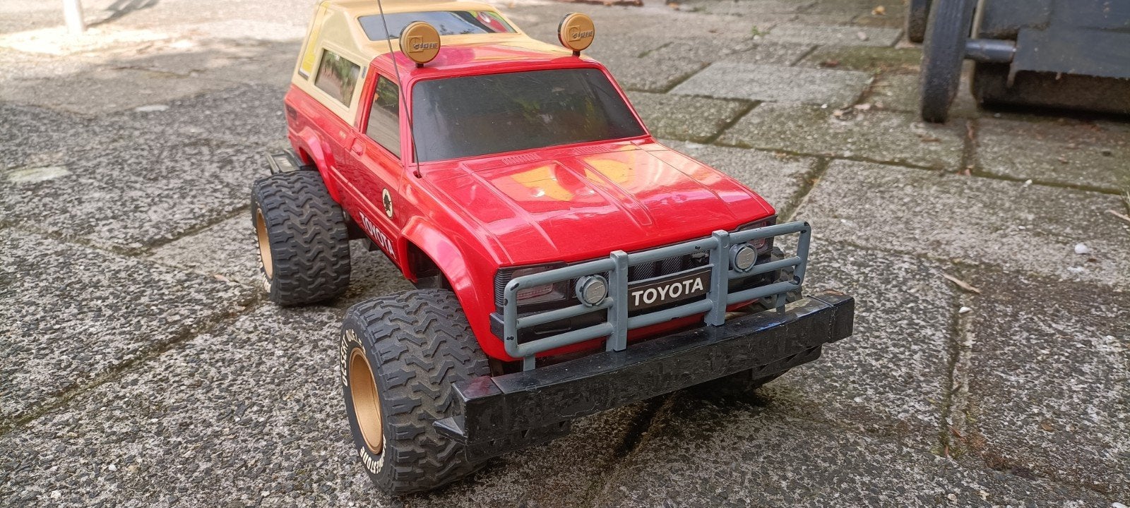 nikko Toyota hilux., Hobby en Vrije tijd, Modelbouw | Radiografisch | Auto's, Ophalen of Verzenden, Zo goed als nieuw, Schaal 1:10