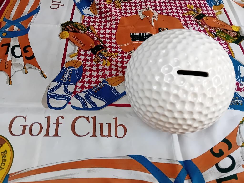 Golf spaarpot en golf sjaal., Verzamelen, Ophalen of Verzenden, Zo goed als nieuw, Steen, Aardewerk of Keramiek, Overige thema's