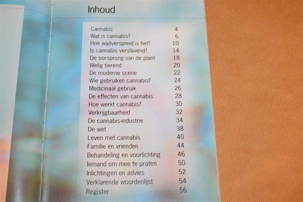 Hasj en Weed — Wat Je Moet Weten Over Cannabis, Ophalen of Verzenden, Gelezen