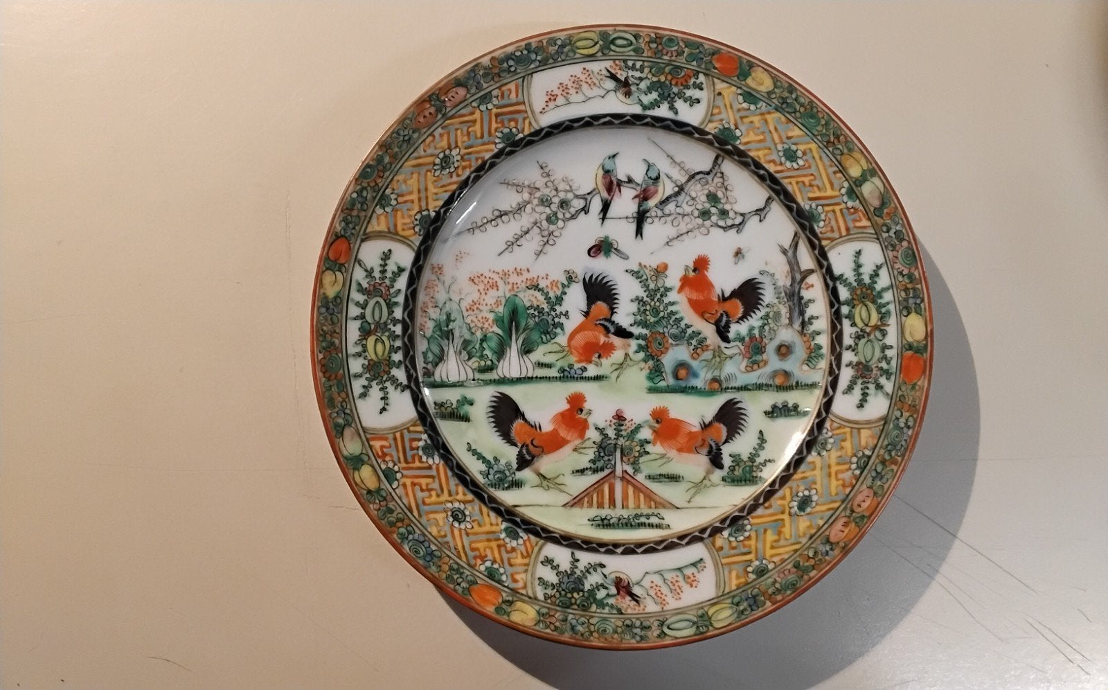 Wandbord met kippen en bloemmotief, Made in China, 23cm, Ophalen of Verzenden