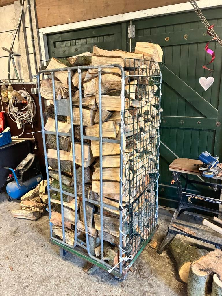 Haardhout gekloofd gestapeld 200€/kuub (4 rolcontainers), Tuin en Terras, Haardhout, 3 tot 6 m³, Ophalen of Verzenden, Overige houtsoorten