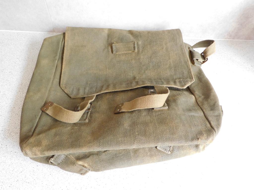 Leger Pukkel Schoudertas Baguet uit 1954 MvO, Ophalen of Verzenden, Landmacht, Nederland, Overige typen