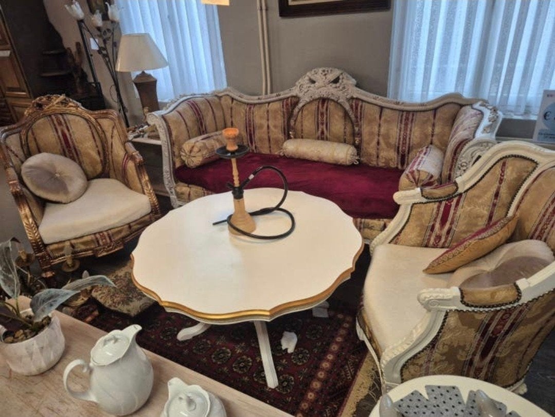 Luxe Bordeaux Kasteel Salon Set: Bank, 2 Stoelen & Tafel, Antiek en Kunst, Antiek | Meubels | Stoelen en Banken, Ophalen