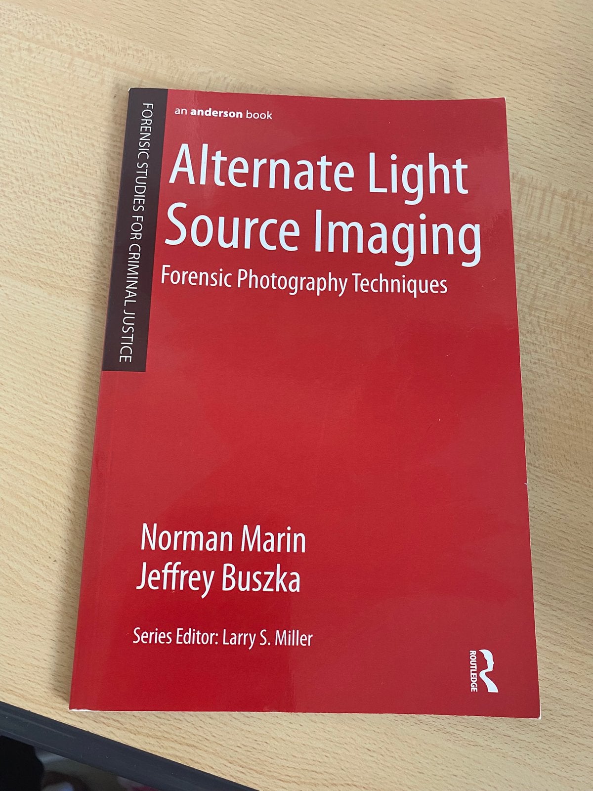 Alternate light source imagine forensic study book, Ophalen of Verzenden, Beta, Zo goed als nieuw