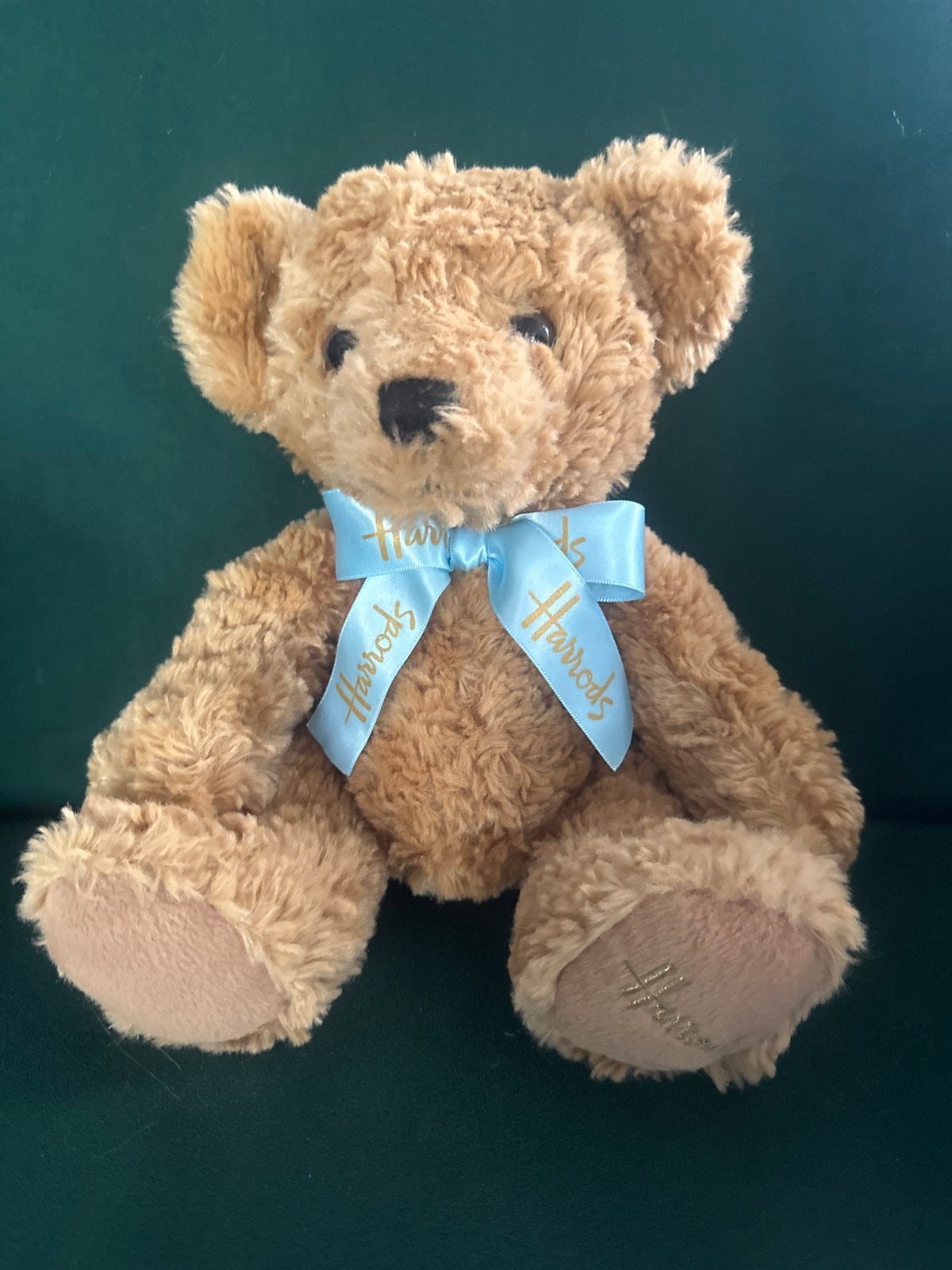 Harrods Teddybeer met blauwe strik - Zo goed als nieuw, Overige merken, Overige karakters, Beer, Ophalen of Verzenden