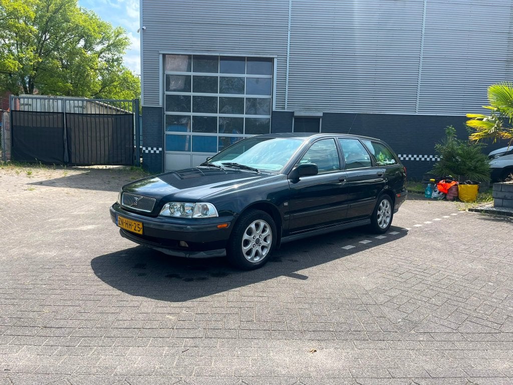 Volvo V40 1.8 I 16V 1999 Zwart, Voorwielaandrijving, 125 pk, 4 cilinders, 1834 cc