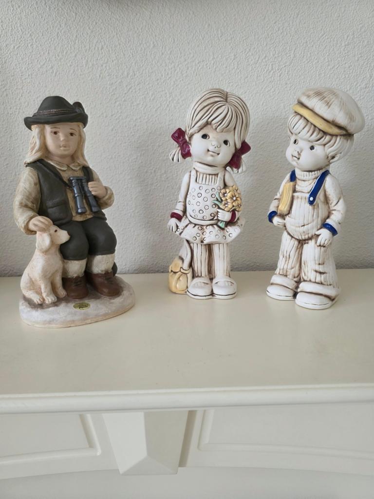 Set van 3 Vintage Beeldjes: Jongen, Meisje, Jager met Hond, Ophalen, Zo goed als nieuw