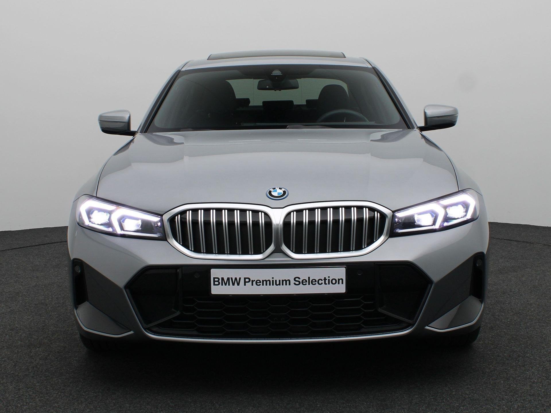 BMW 3 Serie Sedan 330e M Sportpakket | Comfort Pack | Trekha, Auto's, Automaat, 1998 cc, 4 cilinders, Met garantie (alle)