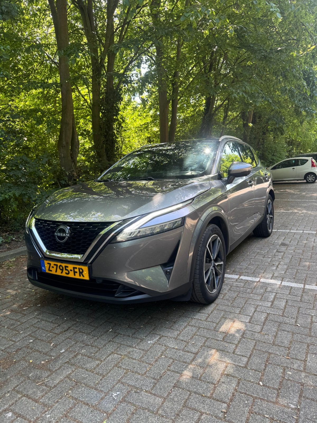 Nissan Qashqai 1.3 MHEV 158pk Pano Xtronic Tekna 2024 Grijs, Auto's, Nissan, 1800 kg, 157 pk, Leder en Stof, Origineel Nederlands