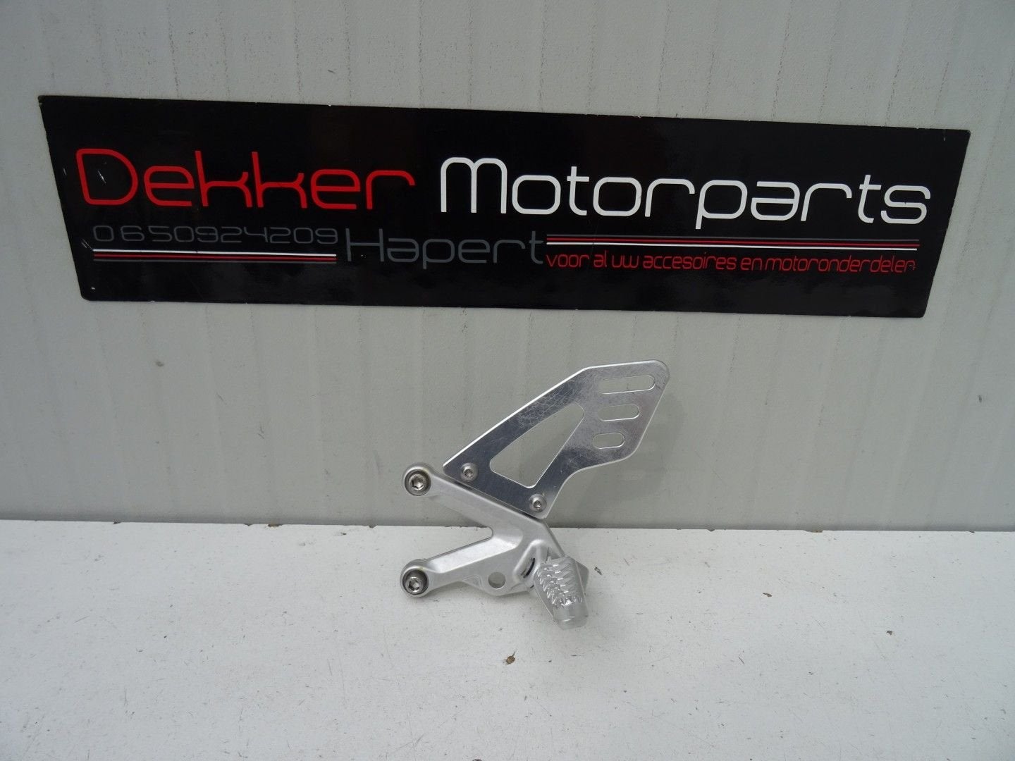 Linker Schetsplaat / Voetsteun links Aprilia RSV4 2009-2011, Gebruikt, -, -, Ophalen of Verzenden