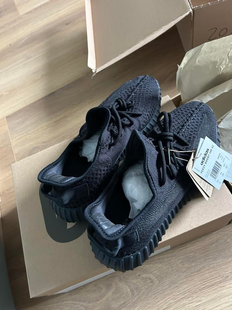 Adidas Yeezy Boost 350 Onyx nieuw ongebruikt 42 2/3, Ophalen of Verzenden, Zo goed als nieuw, Zwart