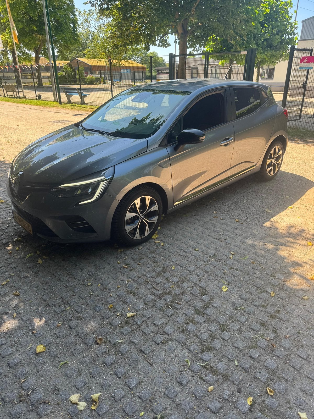 Renault Clio 1.0 TCe 90pk GPF 2022 Grijs, Voorwielaandrijving, 1063 kg, 580 kg, 49 €/maand