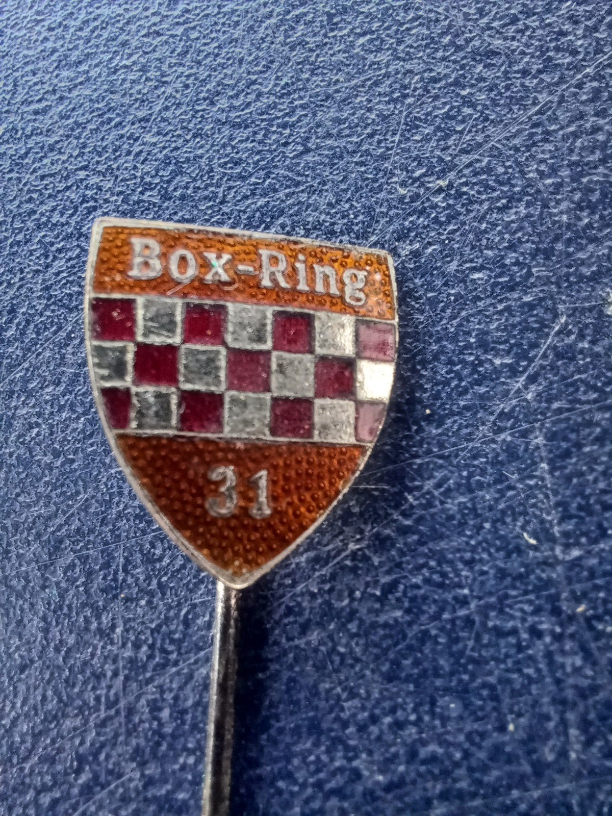 Emaille speldje Onbekend (Box - Ring 31), Ophalen of Verzenden, Gebruikt, Overige onderwerpen, Speldje of Pin