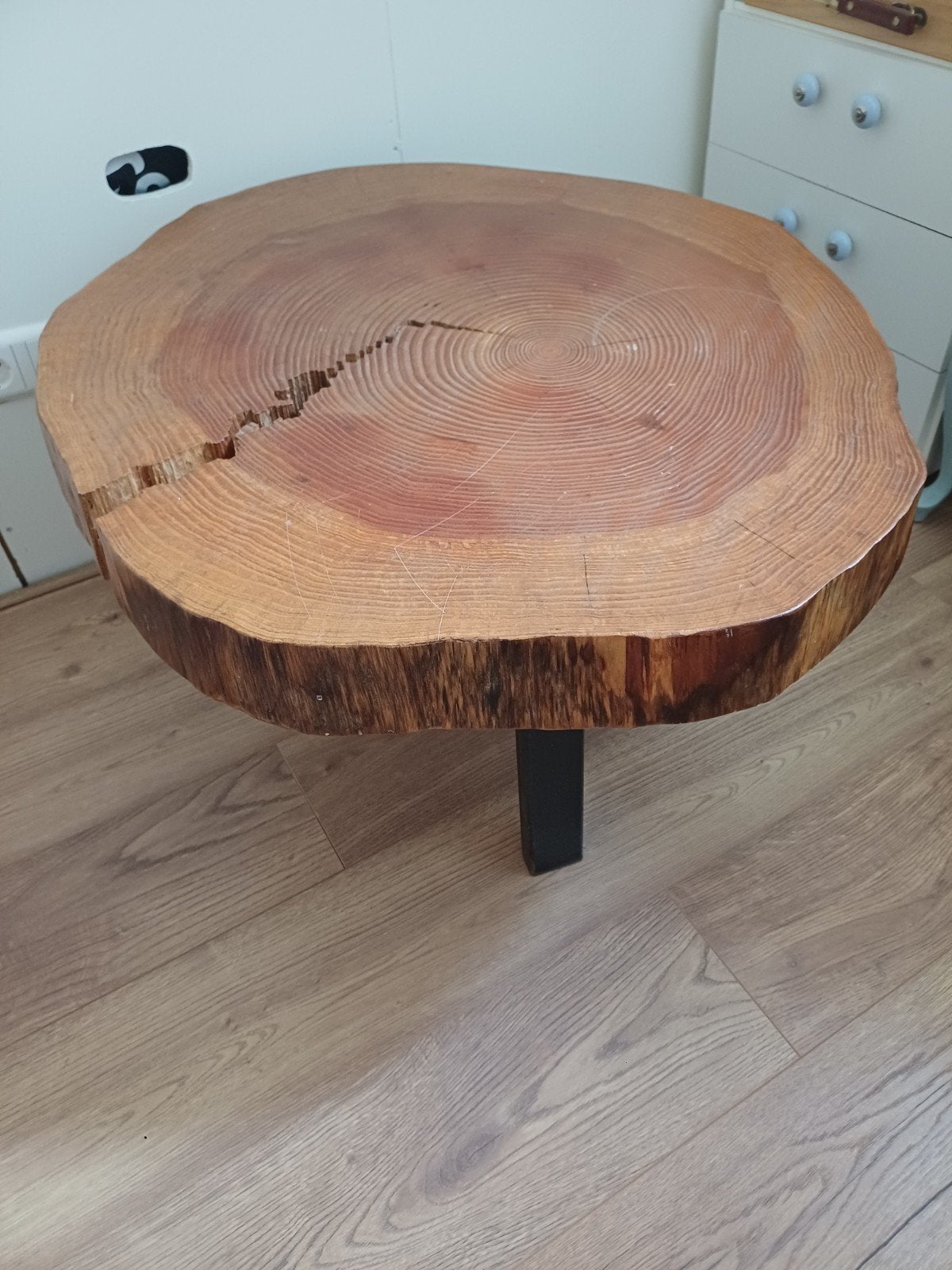 Boomstam salontafel met 3 poten, Huis en Inrichting, Ophalen, 100 tot 150 cm, Rond, 50 tot 100 cm
