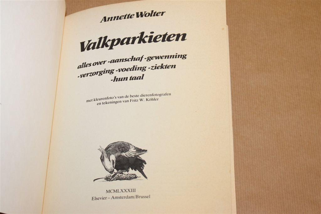 Valkparkieten — Compleet Handboek voor Liefhebbers 1983, Boeken, Ophalen of Verzenden, Gelezen