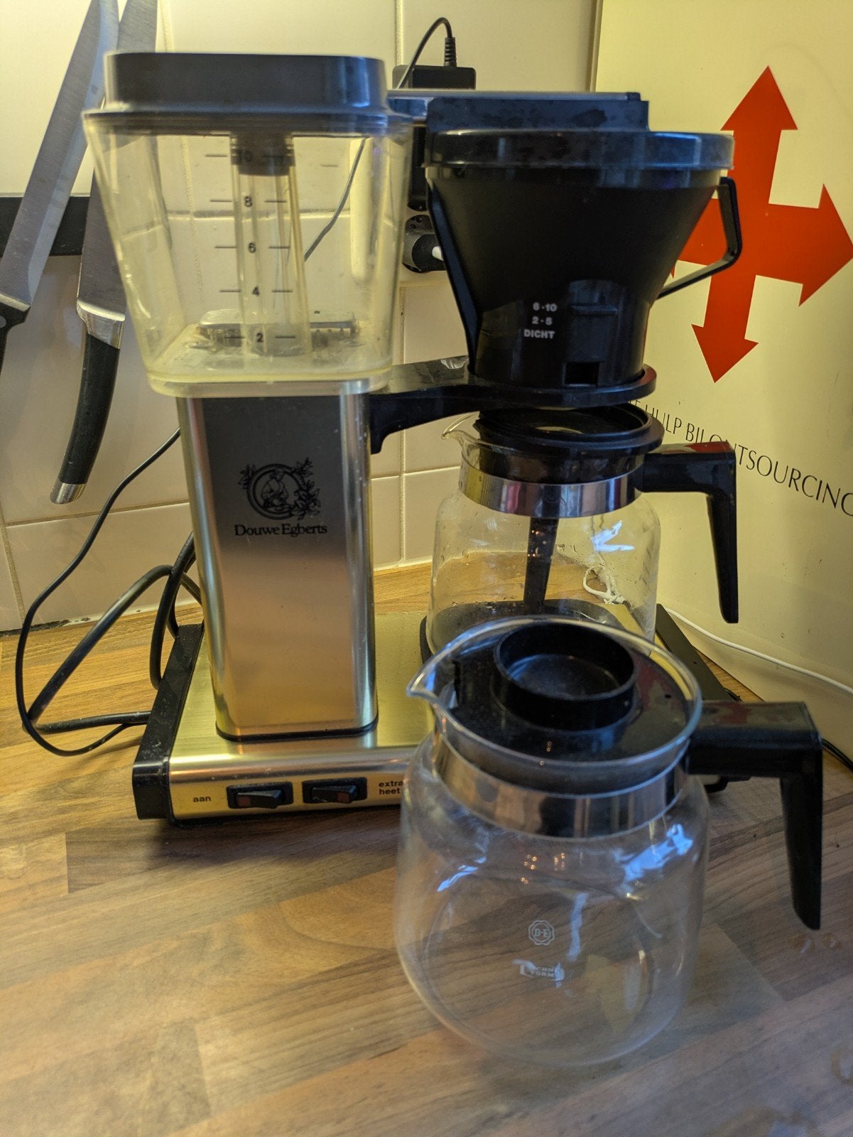 Douwe Egberts Koffiezetapparaat - Zo goed als nieuw, Afneembaar waterreservoir, Koffiemachine, Gemalen koffie, Ophalen of Verzenden