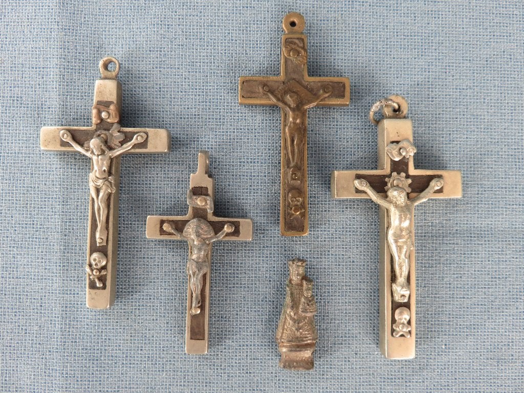 Kruisjes met corpus van koper, nikkel en hout – ca. 1900, Ophalen of Verzenden