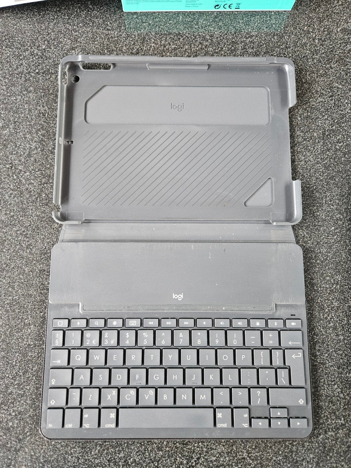 Logitech Slim Folio toetsenbordhoes voor iPad 2017 en 2018, Computers en Software, 10 inch, Gebruikt, Logitech, Bescherming voor- en achterkant