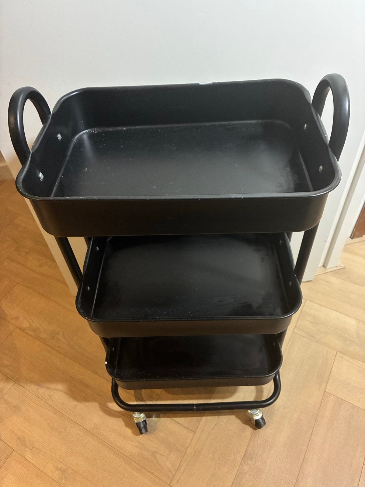 Zwart metalen roltafel met 3 lagen ikea, Ophalen of Verzenden, Gebruikt