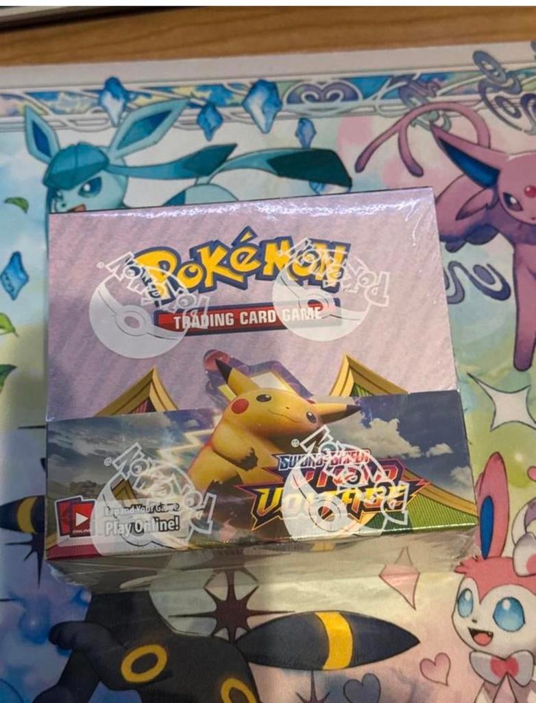 Vivid voltage boosterbox (sealed), Hobby en Vrije tijd, Verzamelkaartspellen | Pokémon, Ophalen of Verzenden, Zo goed als nieuw