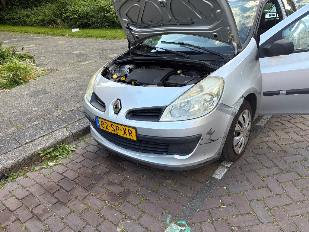 Renault Clio 1.2 16V 55KW 3-DRS E4 2006 Grijs, Auto's, Voorwielaandrijving, 74 pk, Zwart, 1055 kg