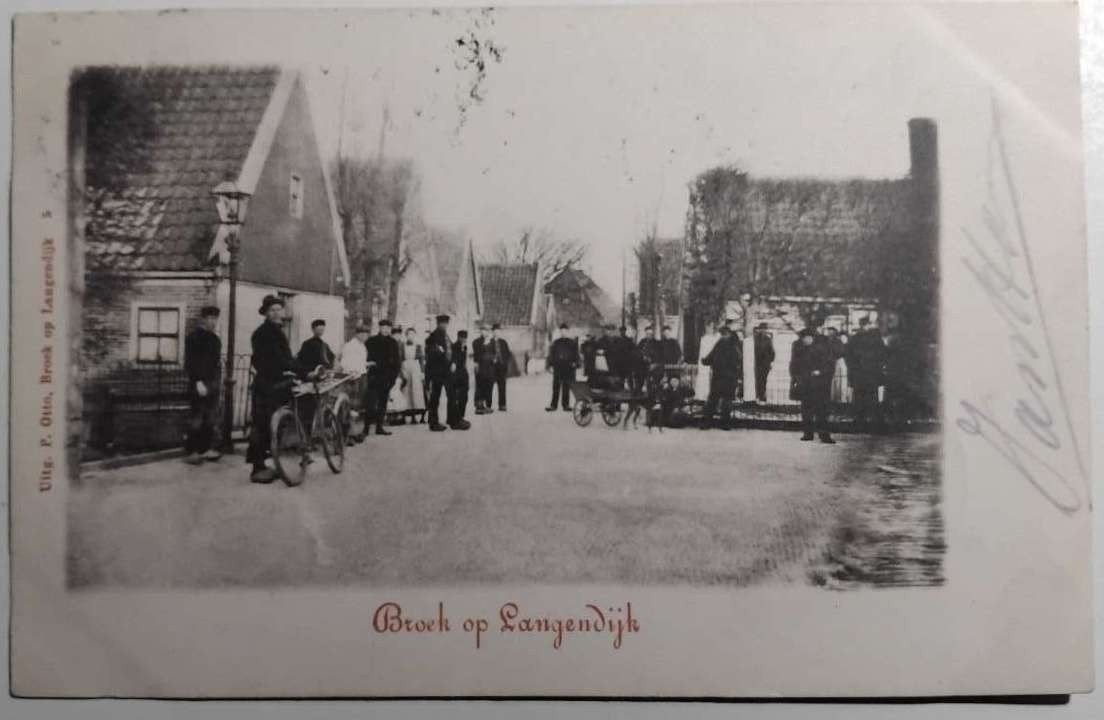 Broek op Langedijk (NH) – Hondenkar & Veel Volk 1910, Ophalen of Verzenden, Voor 1920, Gelopen, Noord-Holland