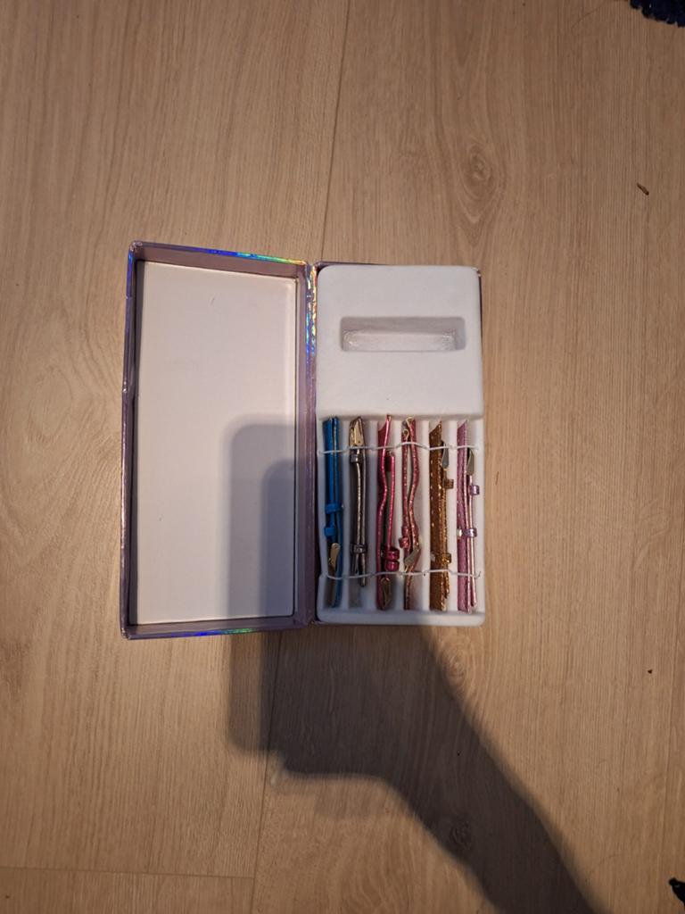 Doosje met horlogebandjes in verschillende kleuren, Ophalen of Verzenden, Gebruikt, Polshorloge, Overige materialen